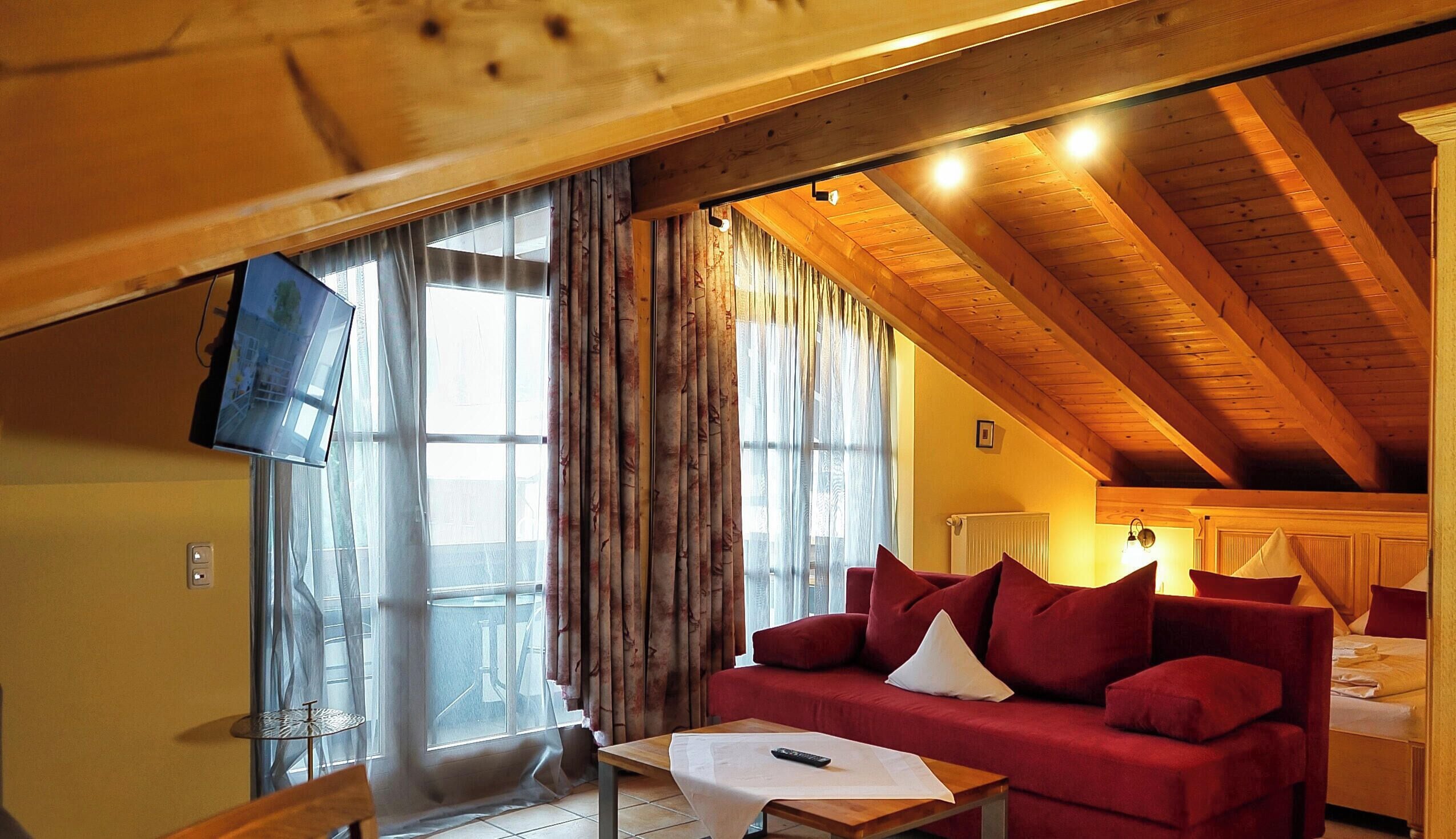 Premium-Studio, 1 King-Bett und Schlafsofa, Nichtraucher, Whirlpool | Allergikerbettwaren, Schreibtisch, Verdunkelungsvorhänge