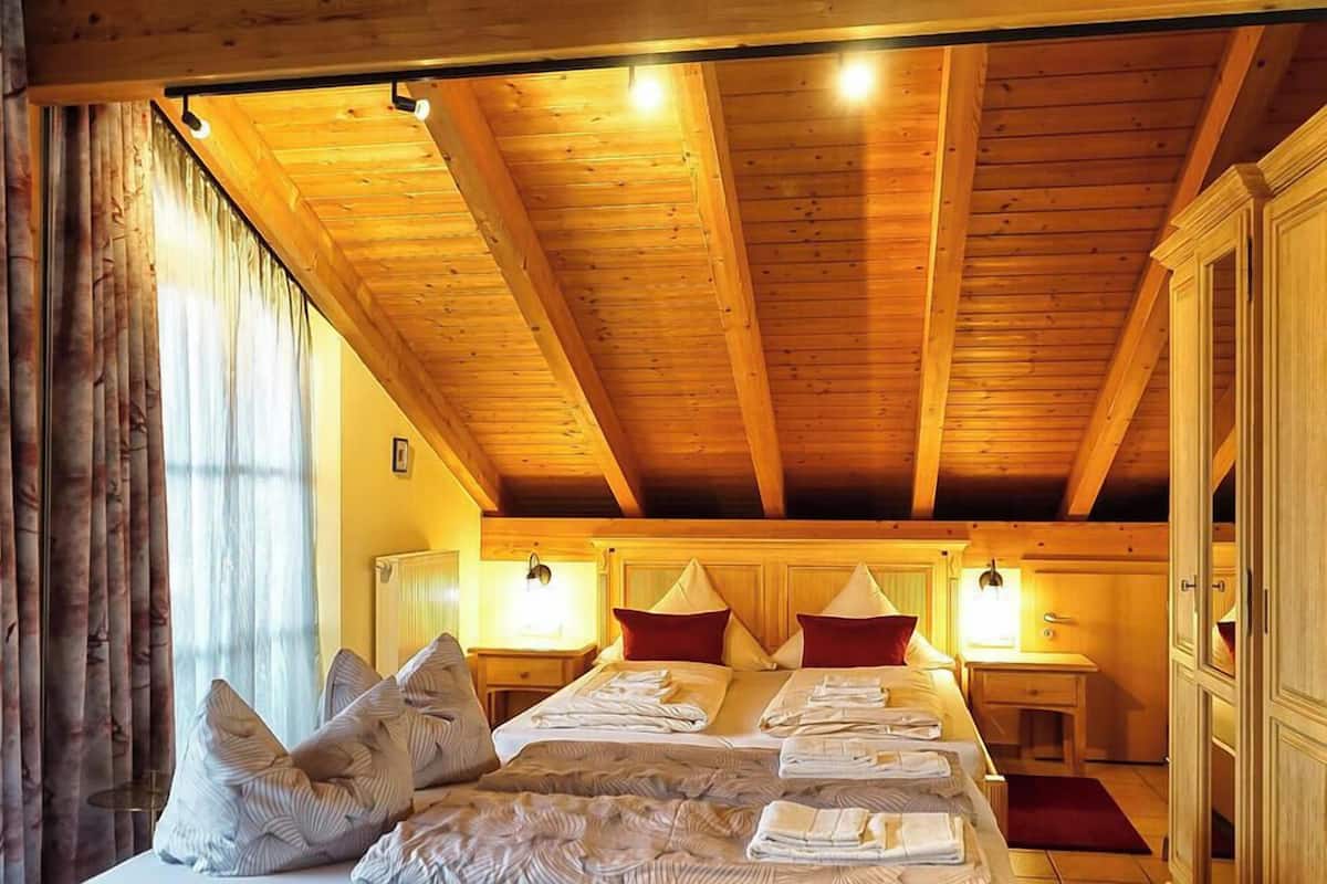 Ropa de cama hipoalergénica, escritorio y cortinas blackout 