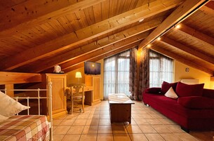 Ropa de cama hipoalergénica, escritorio y cortinas blackout 