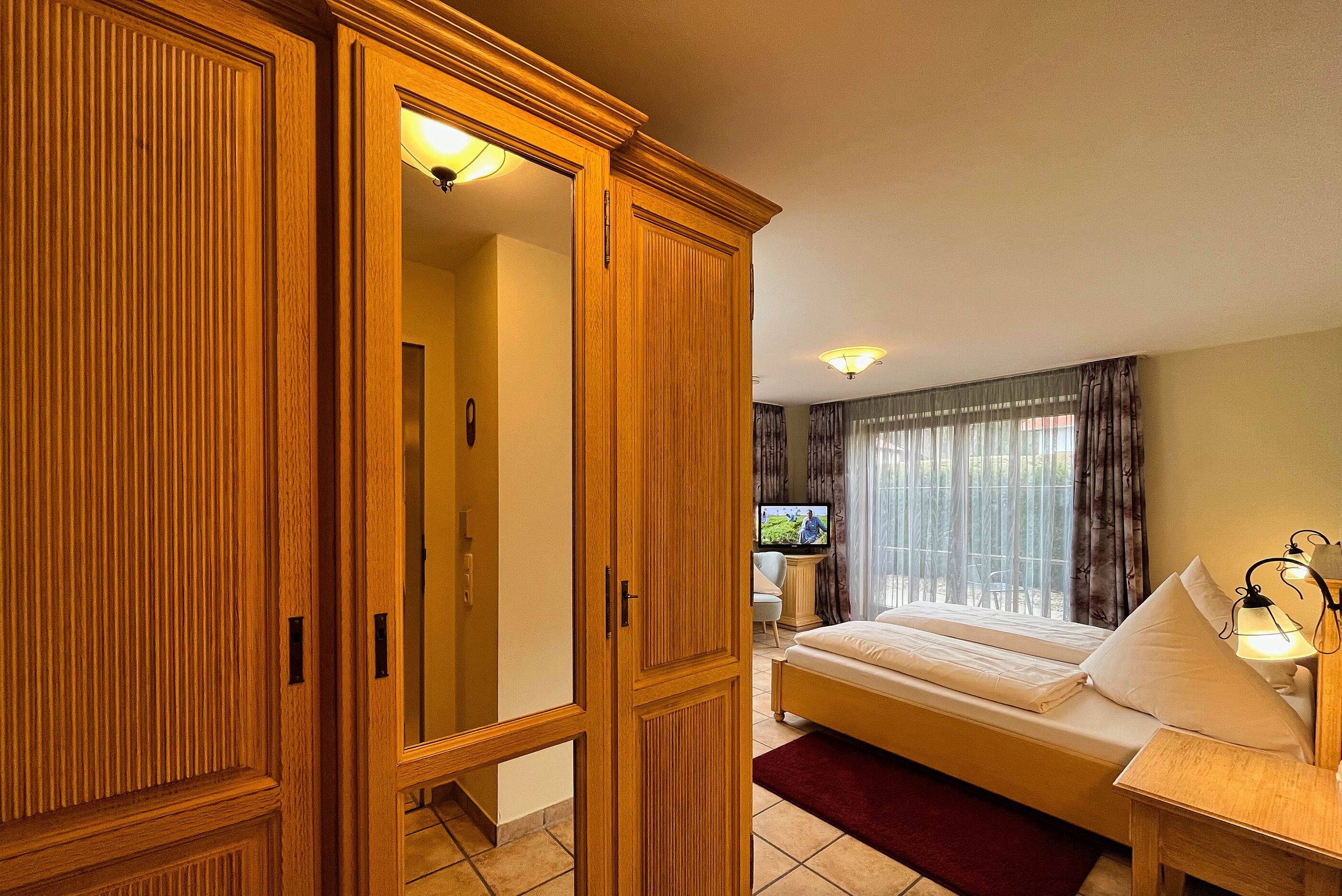 classic double room, 1 king bed, non smoking, terrace | hypo-allergenic bedding, desk, blackout curtains, soundproofing