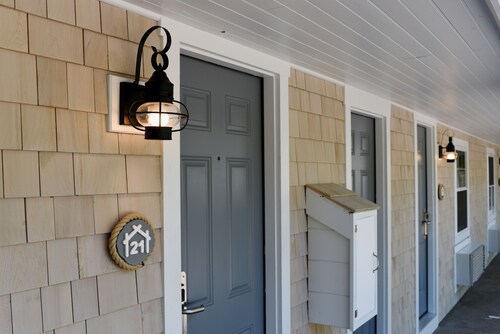 Sandwich Inn and Suites