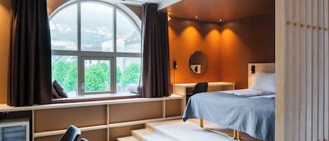 Junior Suite | Pillowtop beds, desk, soundproofing, WiFi (free)
