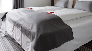 Kamar Double, 1 Tempat Tidur Queen | Bantalan ekstra lembut, meja kerja, kedap suara, dan Wi-Fi gratis