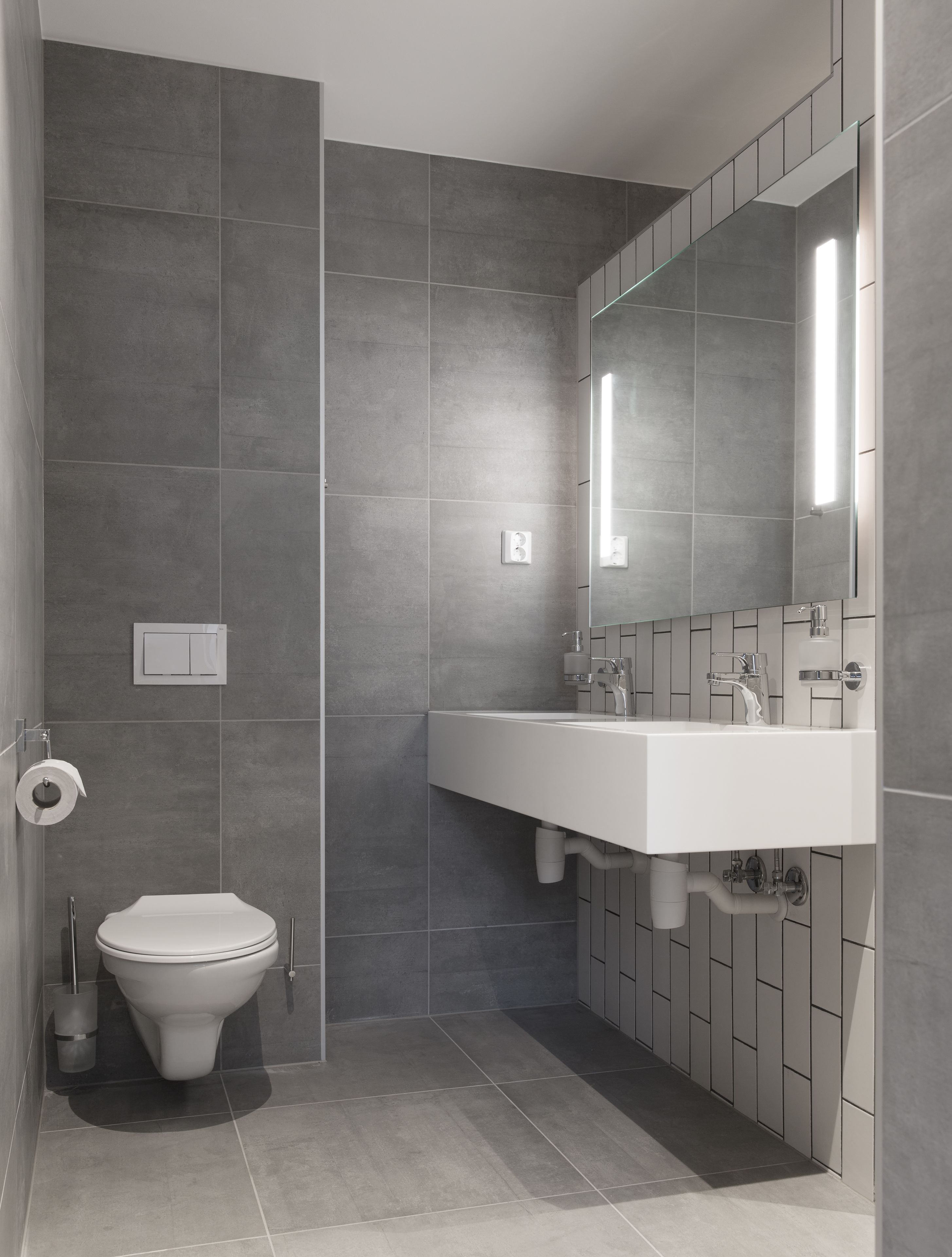 junior suite | bathroom | shower, hair dryer, towels