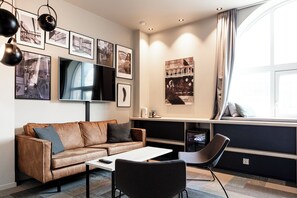 Junior Suite | Pillowtop beds, desk, soundproofing, free WiFi