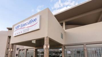 Vista frontal de la propiedad