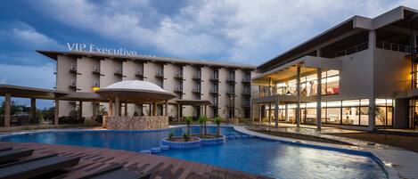 Outdoor pool, pool umbrellas, sun loungers