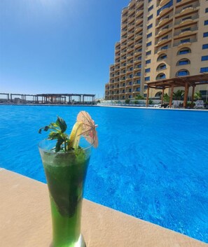 Seasonal outdoor pool, pool umbrellas, sun loungers - Royal Tulip Skikda (Skikda)
