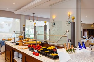 Se sirven desayunos, almuerzos, cenas y cocina mediterránea 