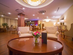2 bares o lounges 