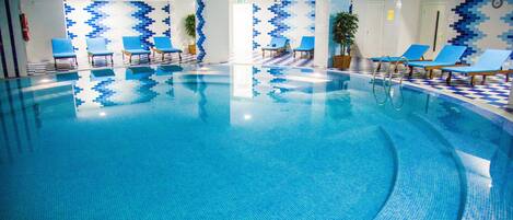 Innenpool, Liegestühle