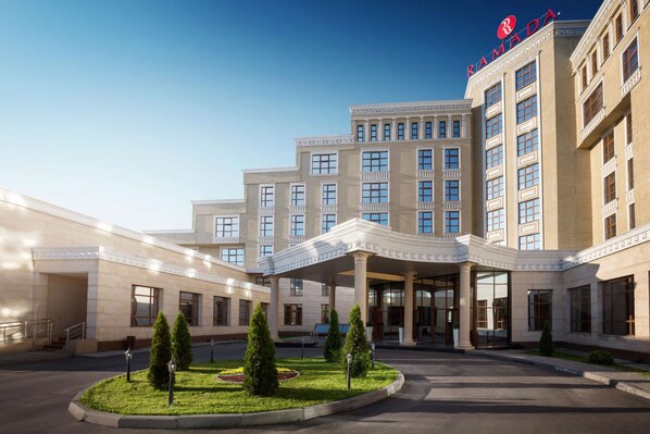 Exterior - Ramada by Wyndham Almaty (Almaty)