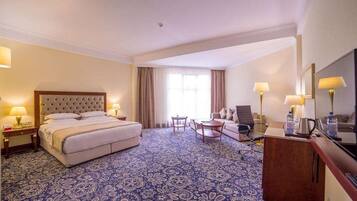 Minibar, coffres-forts dans les chambres, bureau, chambres insonorisées