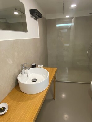 Shower, free toiletries, hair dryer, bidet - B&B Suite Cutelli (Catania)