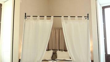 Executive Suite | Premium bedding, minibar, desk, soundproofing