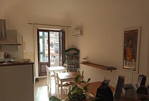 Colazione a buffet a pagamento, servita tutte le mattine 
