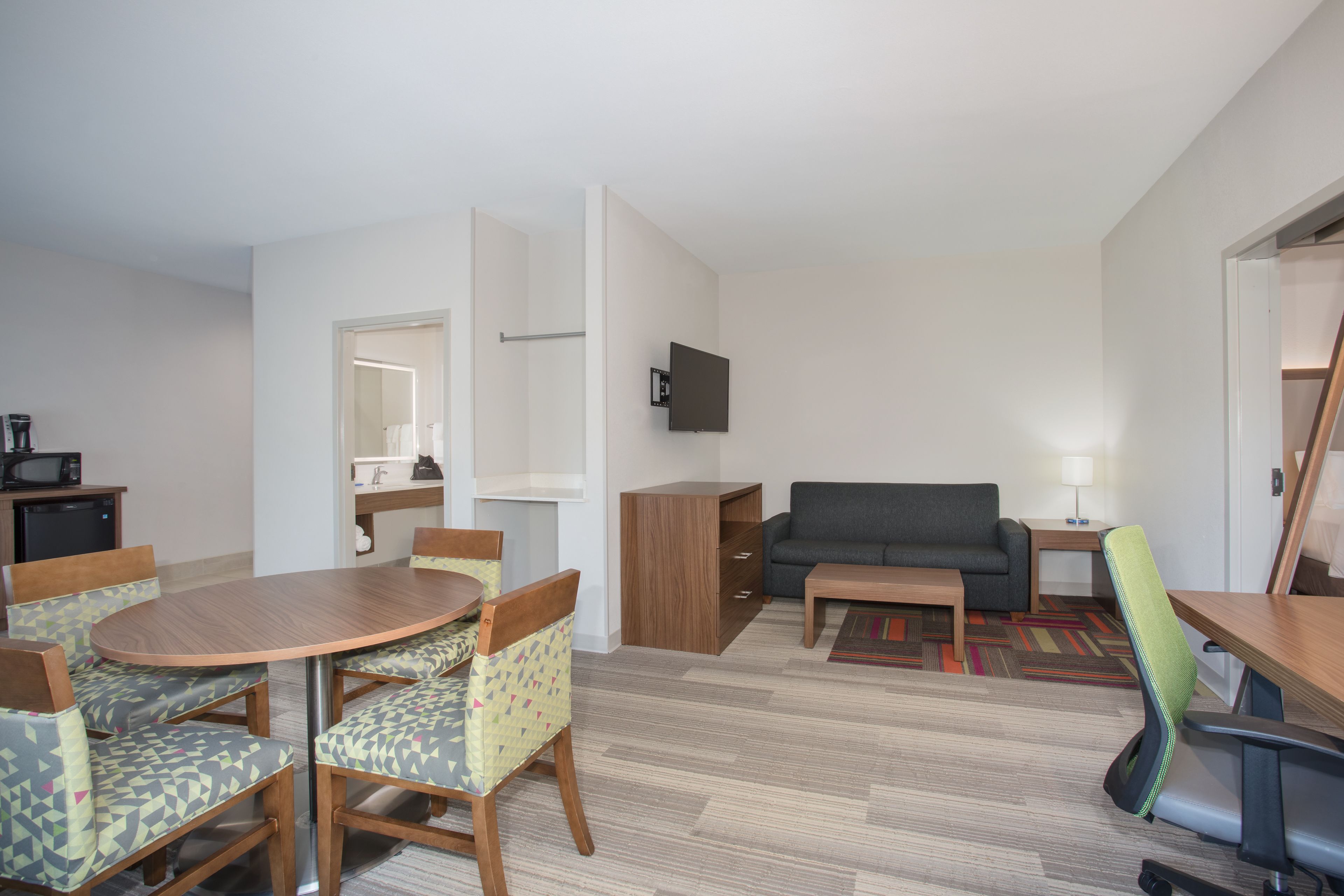 Suite, 1 Bedroom | In-room safe, desk, iron/ironing board, free cots/infant beds