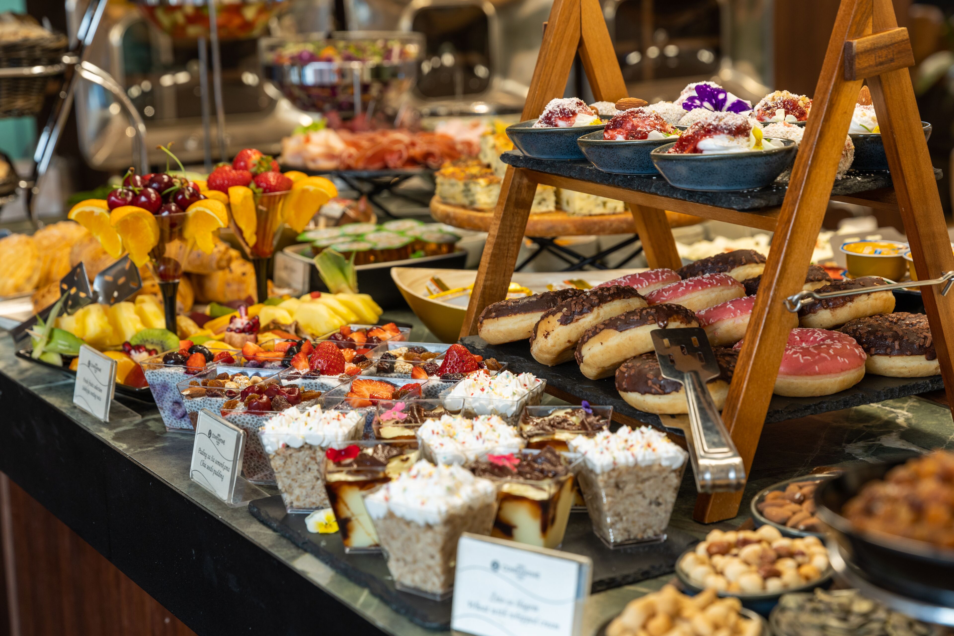 Se ofrece un desayuno bufé todos los días (por un coste adicional)