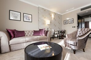 Deluxe Twin Room, Multiple Beds | Living room