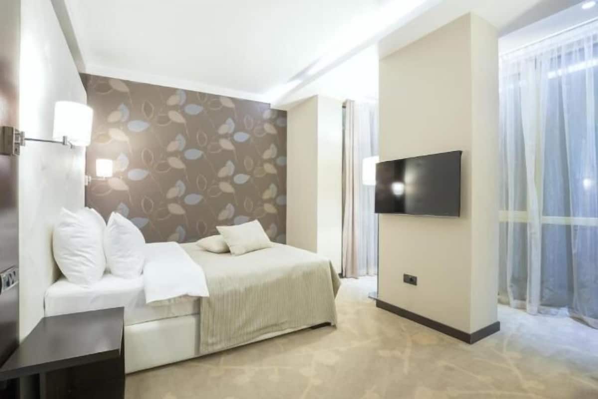 1 Schlafzimmer, hochwertige Bettwaren, Zimmersafe, Schreibtisch
