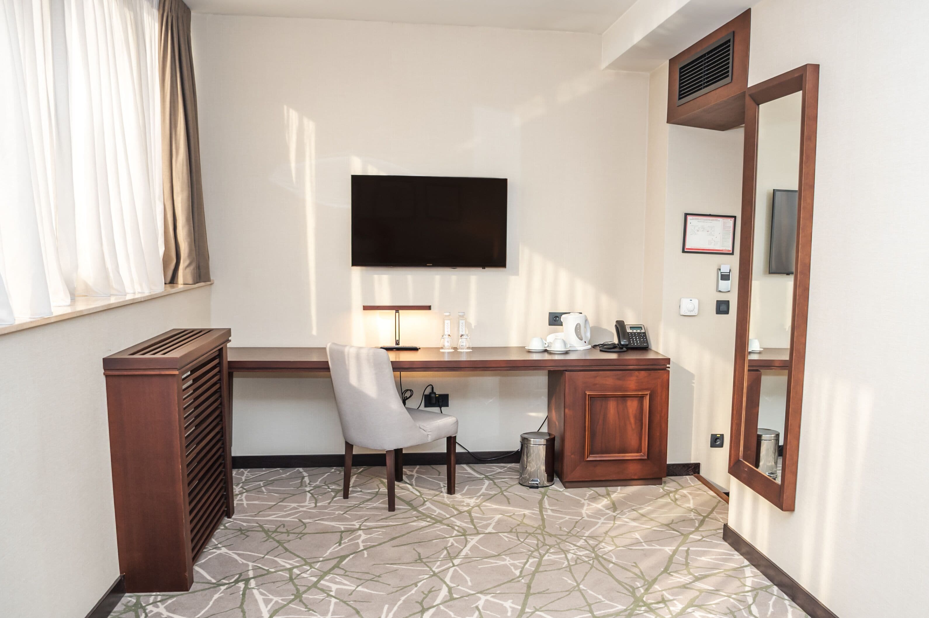 standard double room, 1 king bed | 1 bedroom, premium bedding, in-room safe, desk