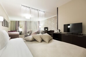 Junior Suite, 1 King Bed | Premium bedding, in-room safe, desk, soundproofing - Constantine the Great (Belgrade)