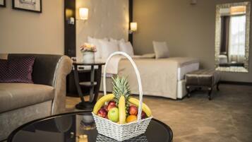 Kamar Double Deluks, 1 Tempat Tidur Queen | 1 kamar tidur, seprai premium, brankas, dan meja kerja