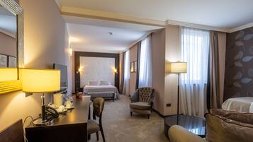 Kamar Keluarga, Beberapa Tempat Tidur | 1 kamar tidur, seprai premium, brankas, dan meja kerja