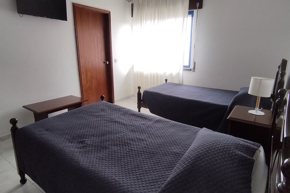 Caja de seguridad en la habitación, wifi gratis y ropa de cama