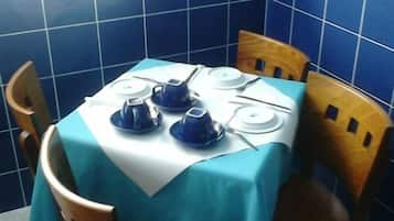 Tägliches inbegriffenes kontinentales Frühstück