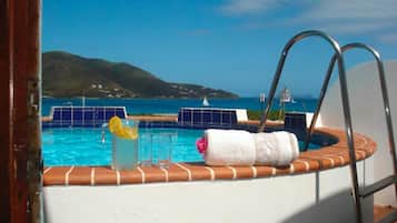 Suite - 1 soveværelse - privat pool | Premium-sengetøj, pengeskab på værelset, skrivebord