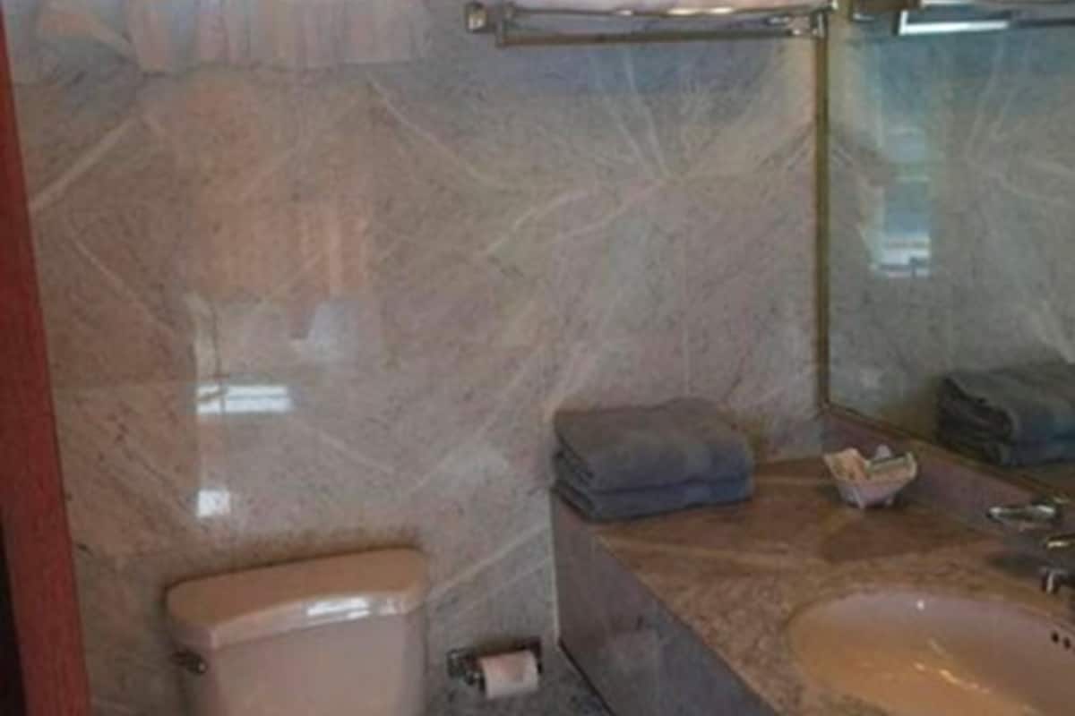 bathtub, free toiletries, hair dryer, towels