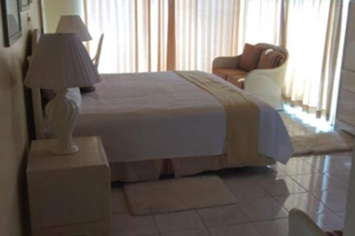 suite, 1 bedroom, private pool | premium bedding, in-room safe, desk, iron/ironing board