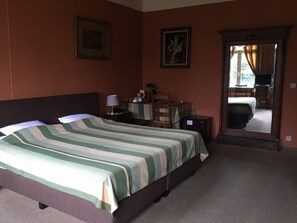 Minibar, cunas gratuitas, wifi gratis y ropa de cama 