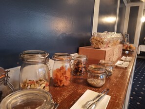 Desayuno buffet todos los días (CHF 15 por persona)