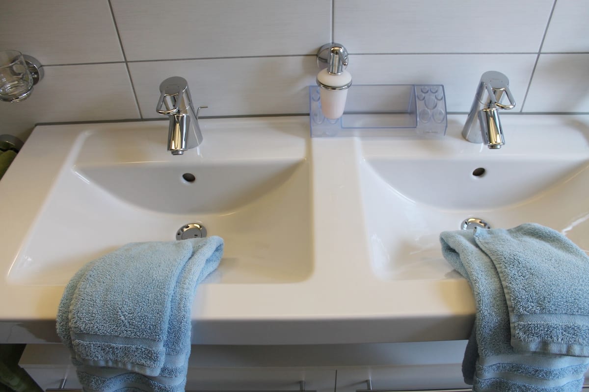 basic apartment, 3 bedrooms | bathroom sink