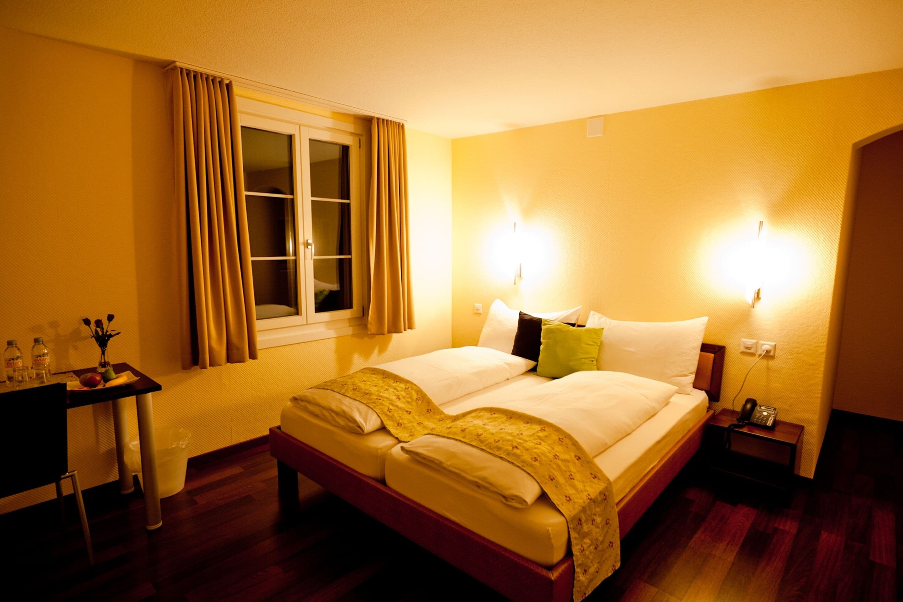 double room | in-room safe, desk, free wifi, bed sheets