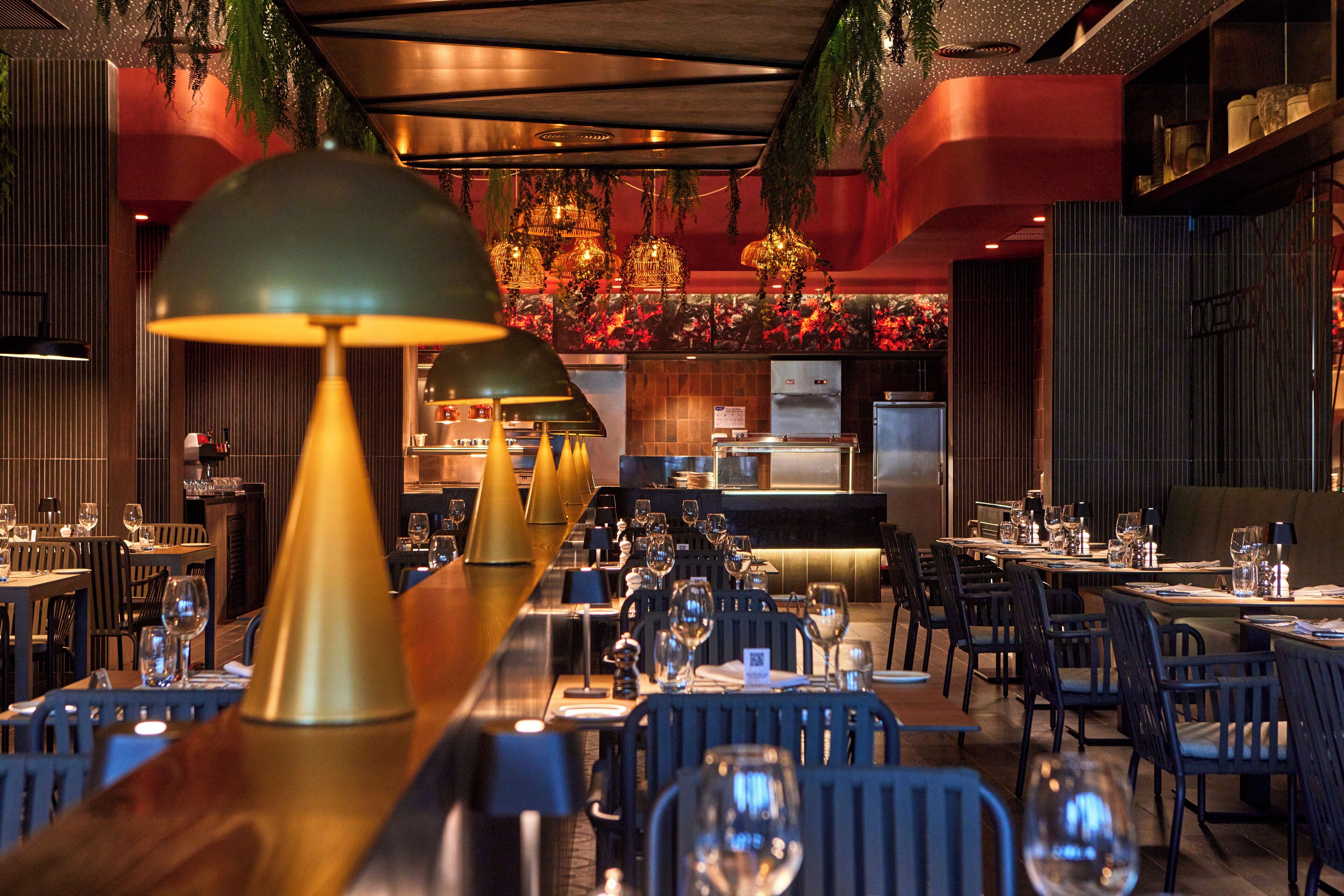 4 restaurants; breakfast, lunch and dinner served 