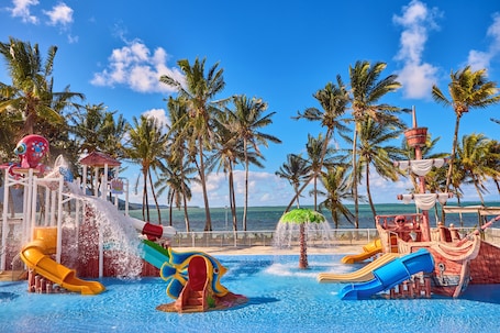 Área de juegos infantiles al aire libre. Hotel Riu Turquoise - All Inclusive