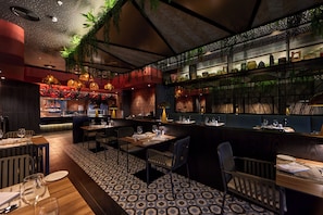 4 restaurants, breakfast, lunch, dinner served; international cuisine