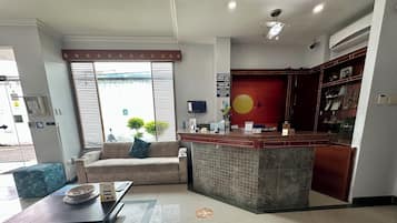 Quầy tiếp tân