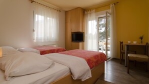 Standard Studio, 2 Single Beds, Non Smoking, Courtyard View - Villa Irena (Zadar)