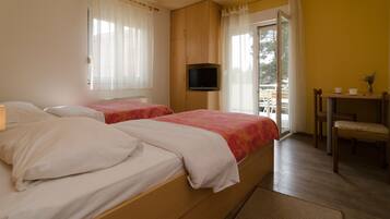 Studio Standard, 2 lits une place, non-fumeurs, vue cour intérieure | Coffres-forts dans les chambres, bureau, chambres insonorisées