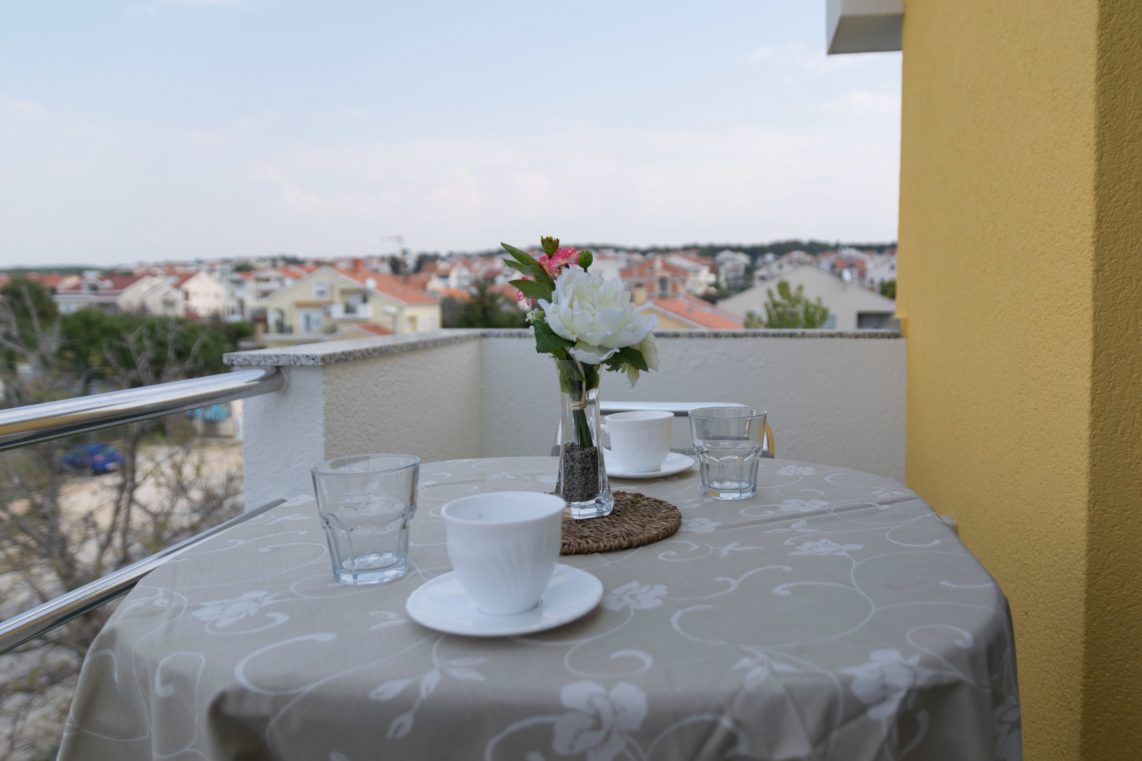 Standard Studio, 2 Twin Beds, Non Smoking, Courtyard View | Terrace/patio