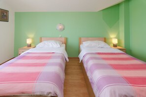 Studio Standard, 2 lits jumeaux, non-fumeur, vue sur la cour intérieure | Coffre-fort, bureau, système d’insonorisation, fer et planche à repasser