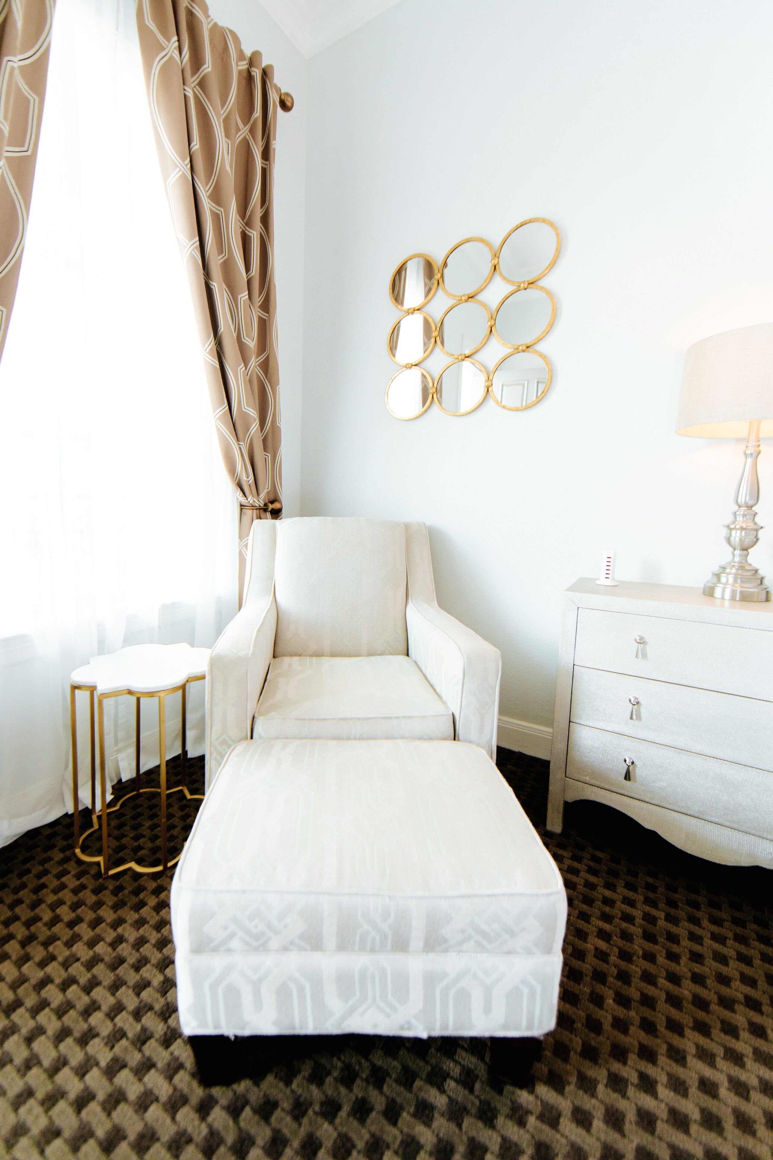 luxury room, 1 queen bed, city view | living area | lcd tv