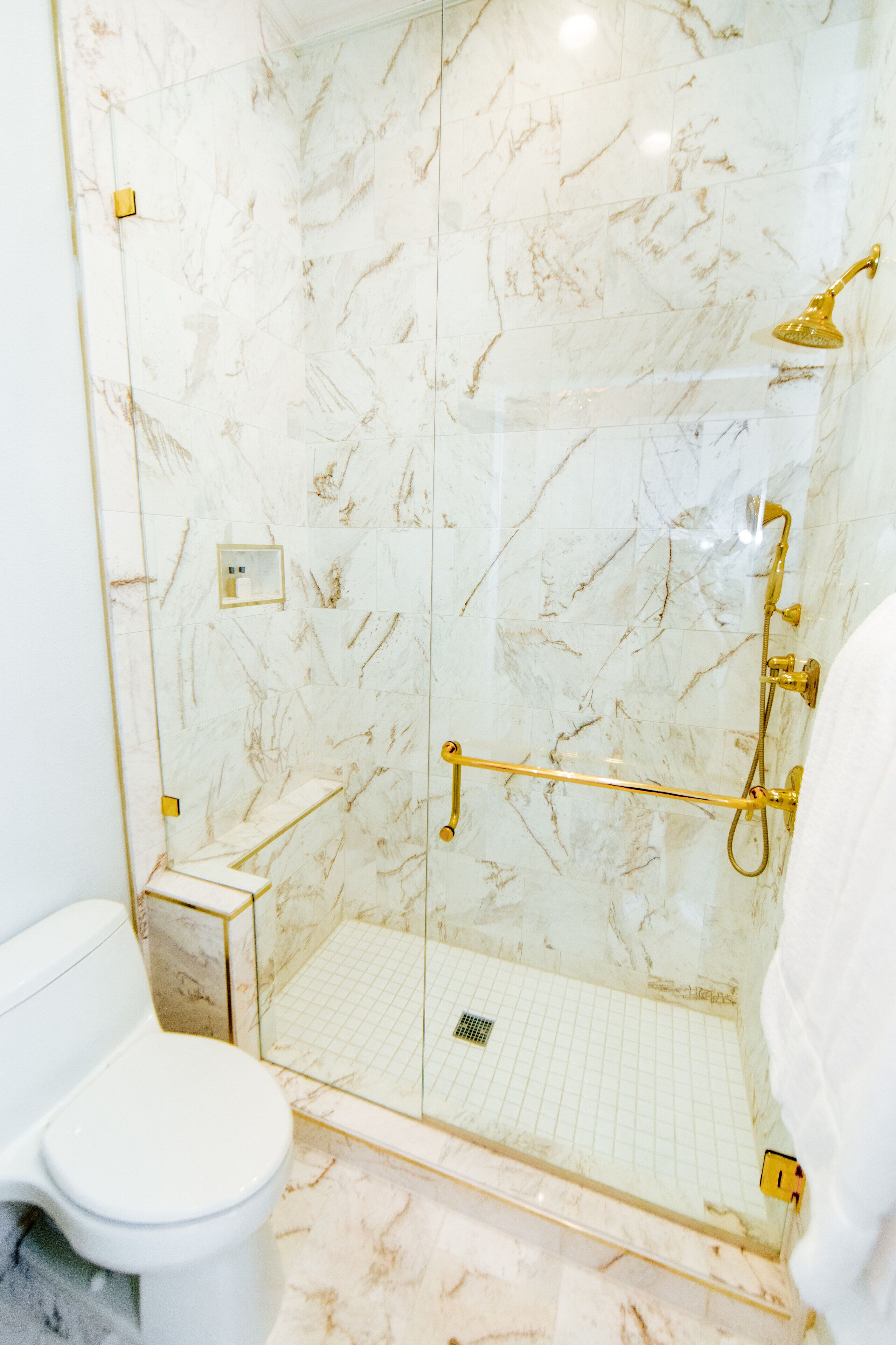 luxury room, 1 queen bed, city view | bathroom | shower, free toiletries, hair dryer, towels