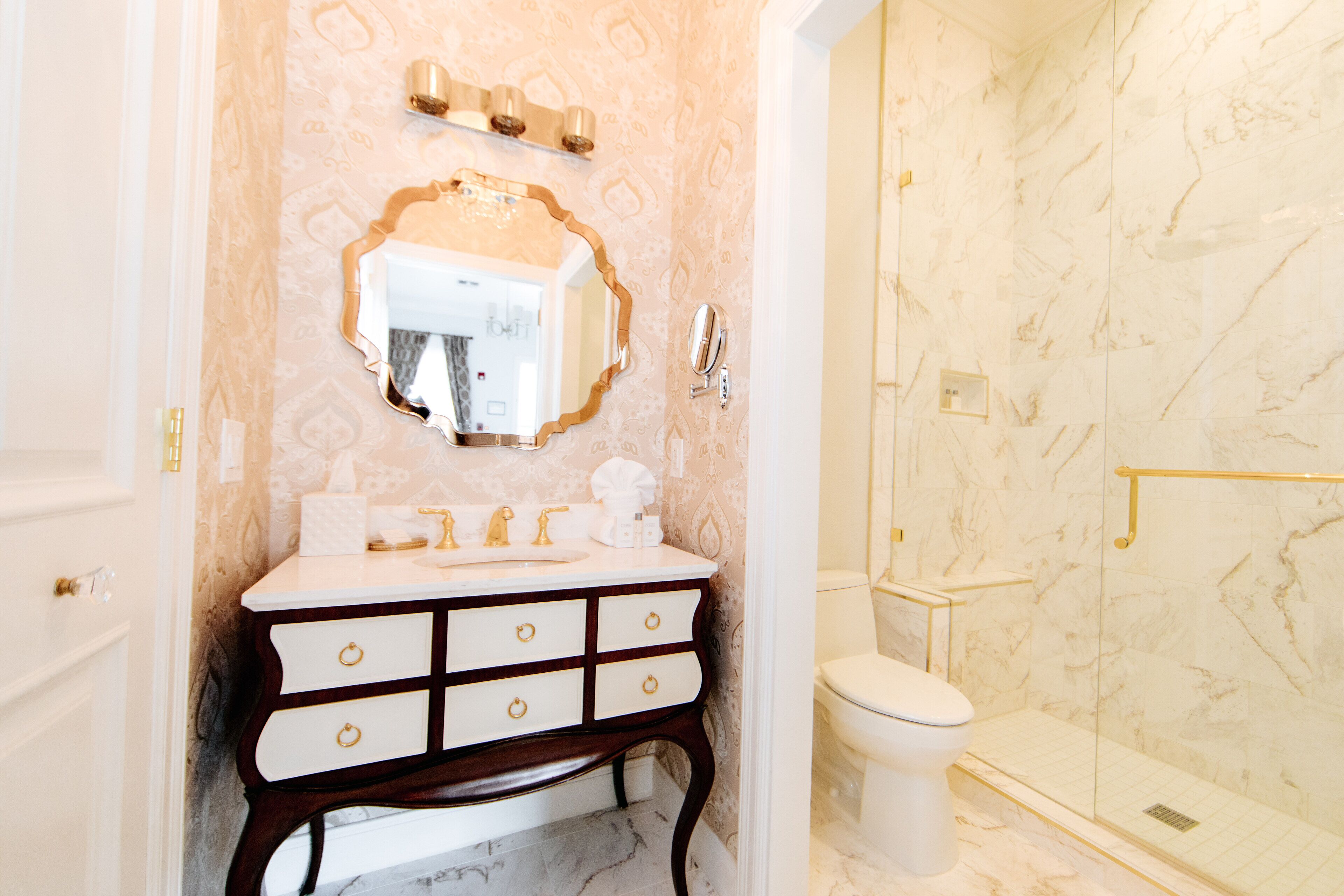 luxury room, 1 queen bed, city view | bathroom | shower, free toiletries, hair dryer, towels