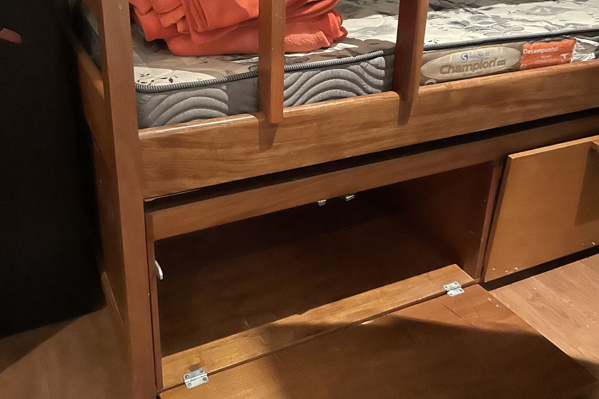 Caja de seguridad en la habitación, cortinas blackout y insonorización