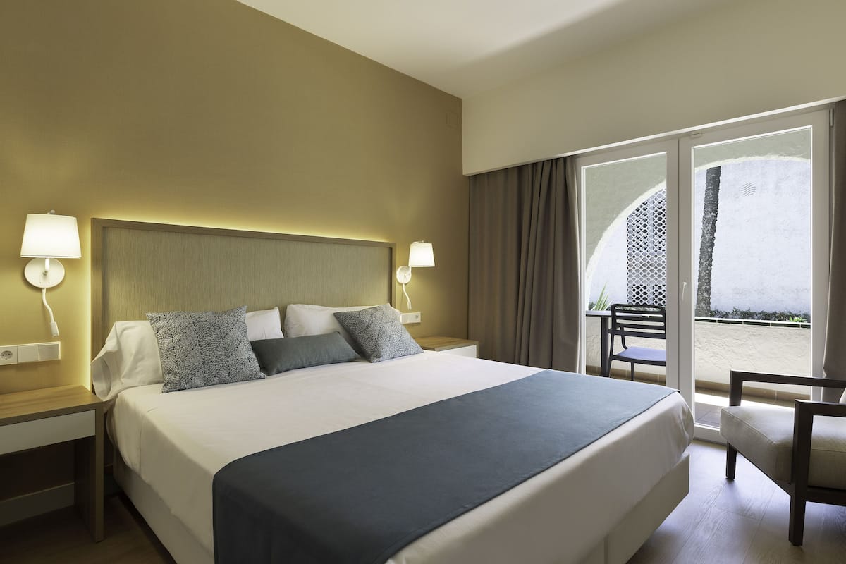 1 bedroom, in-room safe, individually decorated, individually furnished